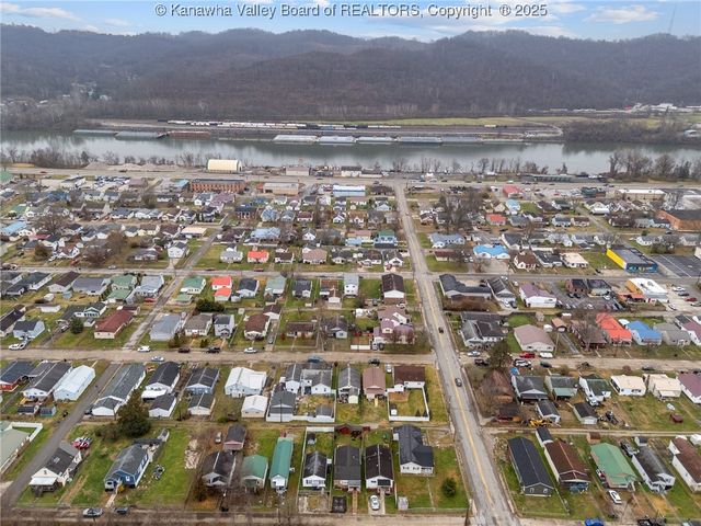 2368 Adams Avenue, St Albans, WV 25177