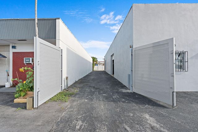270 SW 33rd Street, Fort Lauderdale, FL 33315