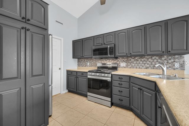 1517 Rosewood Lane, Schererville, IN 46375