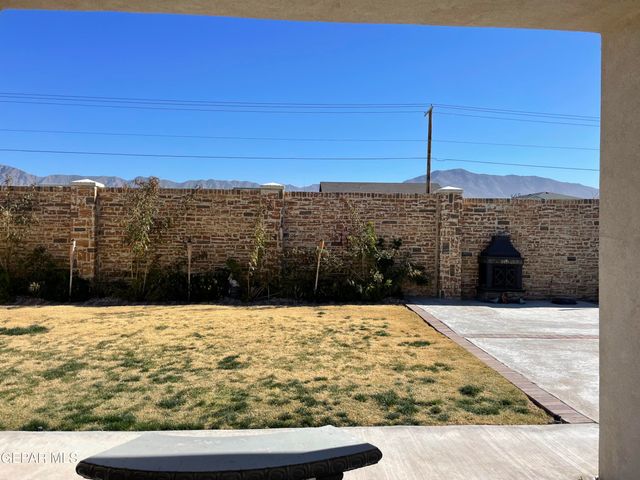 2382 ENCHANTED CROWN Lane, El Paso, TX 79911