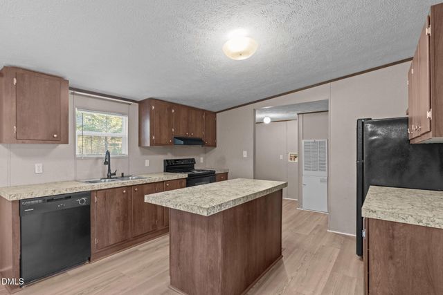 2800 Lobelia Road, Vass, NC 28394