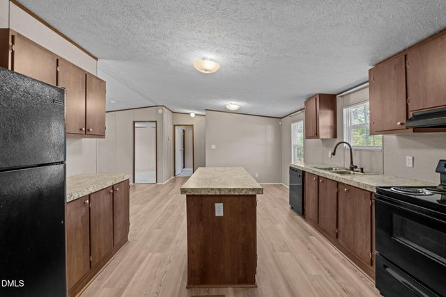 2800 Lobelia Road, Vass, NC 28394