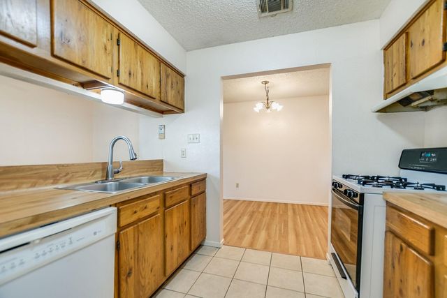 11948 Sunhillow BND A & B, Austin, TX 78758