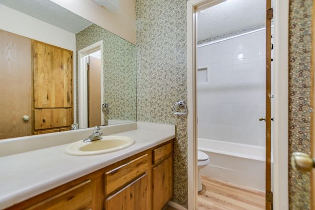 11948 Sunhillow BND A & B, Austin, TX 78758