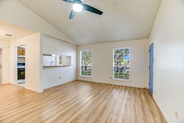 11948 Sunhillow BND A & B, Austin, TX 78758