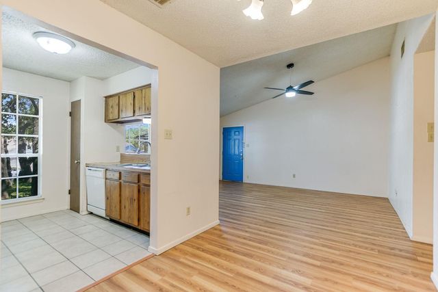 11948 Sunhillow BND A & B, Austin, TX 78758