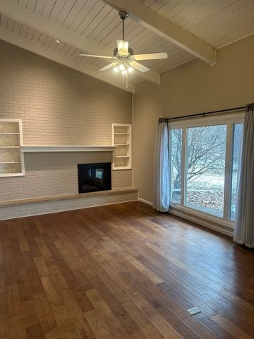 2211 Benjamin Lane, Bloomington, IL 61701