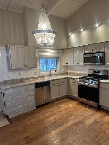 2211 Benjamin Lane, Bloomington, IL 61701