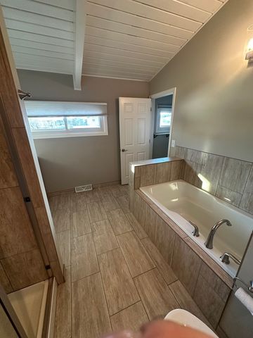 2211 Benjamin Lane, Bloomington, IL 61701