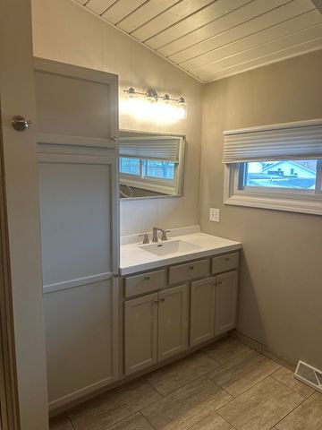 2211 Benjamin Lane, Bloomington, IL 61701