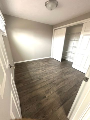 2211 Benjamin Lane, Bloomington, IL 61701