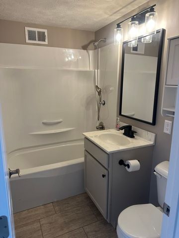 2211 Benjamin Lane, Bloomington, IL 61701