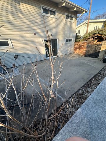 2211 Benjamin Lane, Bloomington, IL 61701