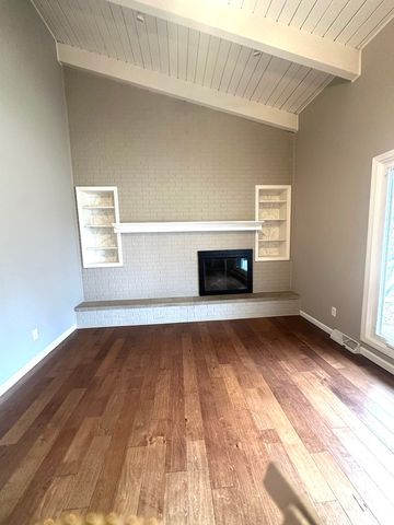 2211 Benjamin Lane, Bloomington, IL 61701