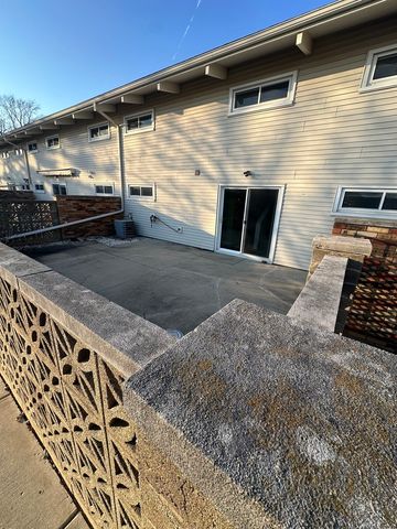 2211 Benjamin Lane, Bloomington, IL 61701