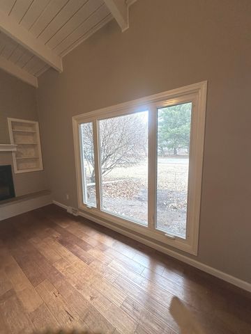 2211 Benjamin Lane, Bloomington, IL 61701