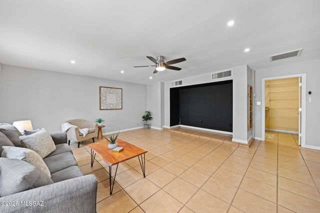 10231 E Discovery Drive, Tucson, AZ 85748