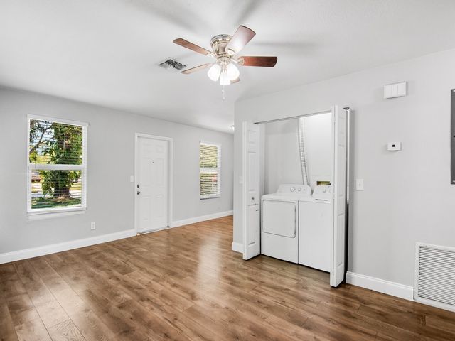 1325 17th Court SW, Vero Beach, FL 32962