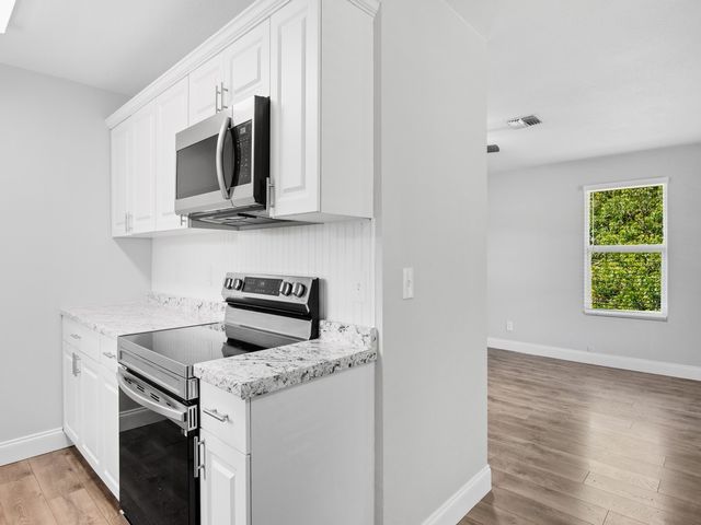 1325 17th Court SW, Vero Beach, FL 32962