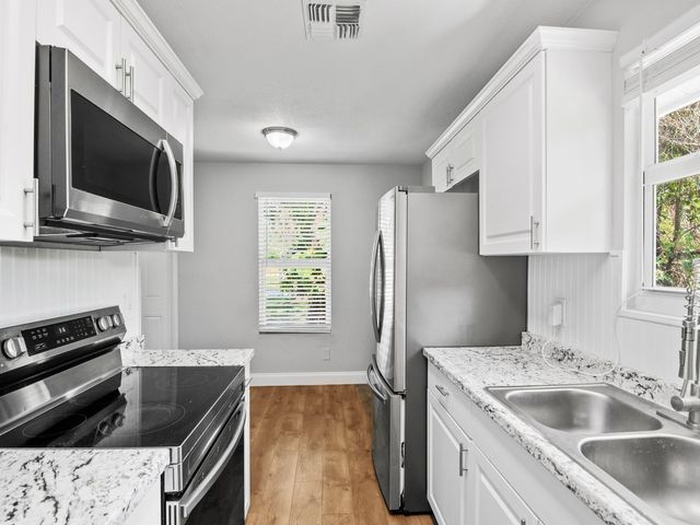 1325 17th Court SW, Vero Beach, FL 32962