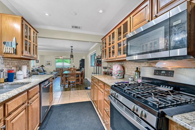 112 S Wood Avenue, Denison, TX 75020