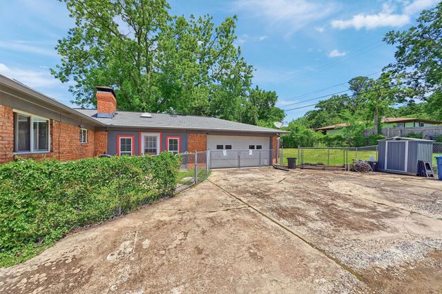 112 S Wood Avenue, Denison, TX 75020