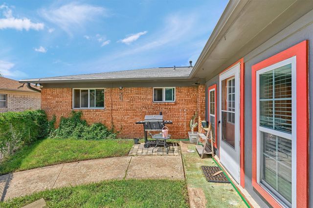 112 S Wood Avenue, Denison, TX 75020