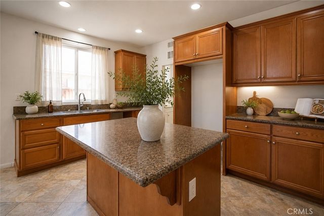 702 Suncup Circle, Hemet, CA 92543