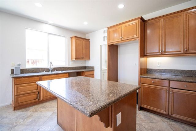 702 Suncup Circle, Hemet, CA 92543