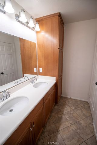 702 Suncup Circle, Hemet, CA 92543
