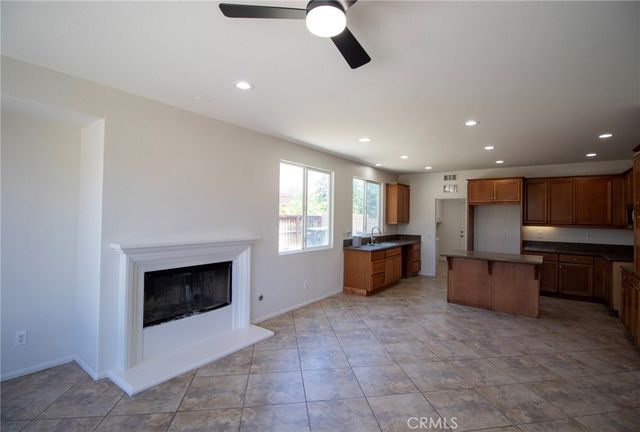 702 Suncup Circle, Hemet, CA 92543