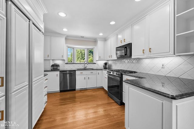 23276 Robert John Street, Saint Clair Shores, MI 48080