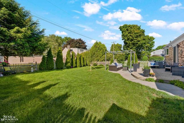 23276 Robert John Street, Saint Clair Shores, MI 48080