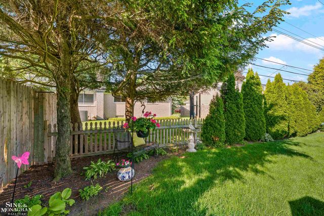 23276 Robert John Street, Saint Clair Shores, MI 48080