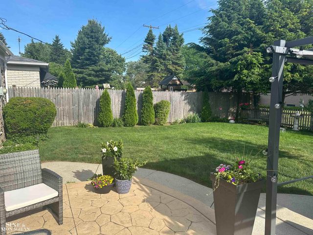 23276 Robert John Street, Saint Clair Shores, MI 48080
