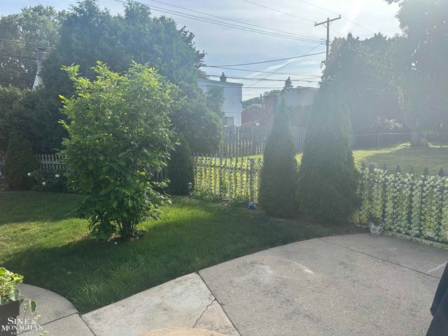 23276 Robert John Street, Saint Clair Shores, MI 48080