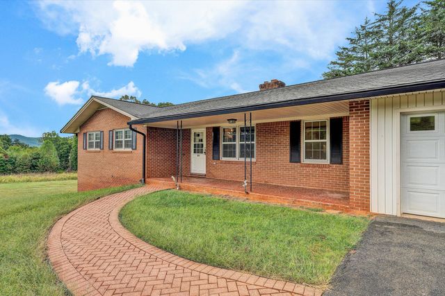 5033 McNeil Mill RD, Rocky Mount, VA 24151