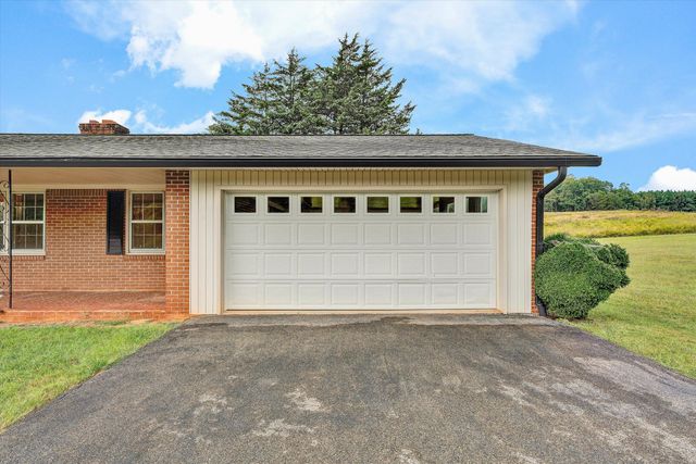 5033 McNeil Mill RD, Rocky Mount, VA 24151