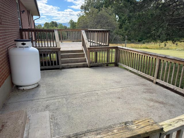 5033 McNeil Mill RD, Rocky Mount, VA 24151