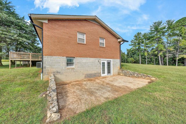 5033 McNeil Mill RD, Rocky Mount, VA 24151