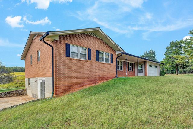 5033 McNeil Mill RD, Rocky Mount, VA 24151