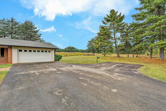 5033 McNeil Mill RD, Rocky Mount, VA 24151