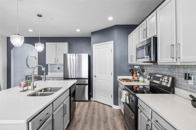 9646 TRONCAIS CIRCLE, Thonotosassa, FL 33592