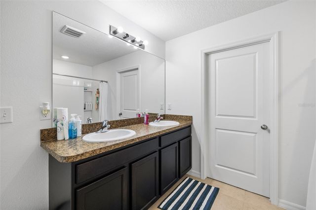 9646 TRONCAIS CIRCLE, Thonotosassa, FL 33592