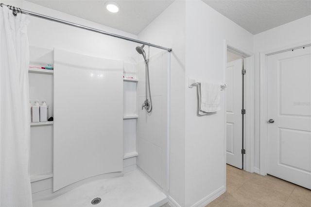 9646 TRONCAIS CIRCLE, Thonotosassa, FL 33592