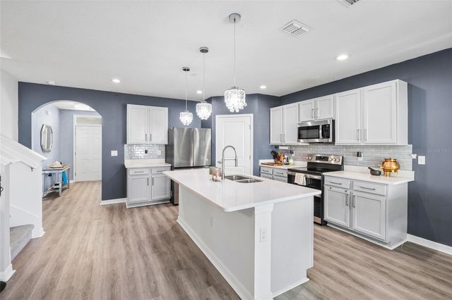 9646 TRONCAIS CIRCLE, Thonotosassa, FL 33592