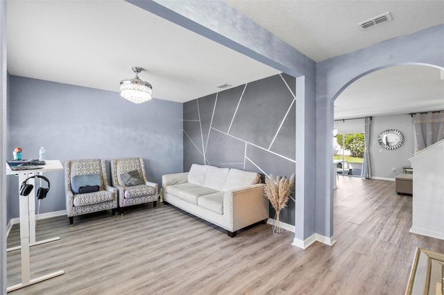 9646 TRONCAIS CIRCLE, Thonotosassa, FL 33592
