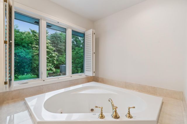 7005 Valley View Road, Edina, MN 55439