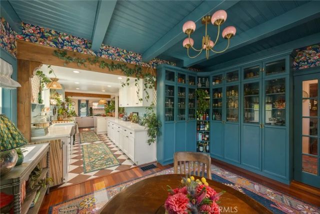 441 N Barranca, Glendora, CA 91741