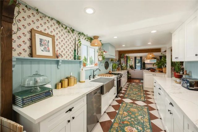 441 N Barranca, Glendora, CA 91741